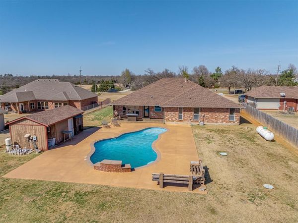 29353 Oklahoma Street, Harrah, OK 73045