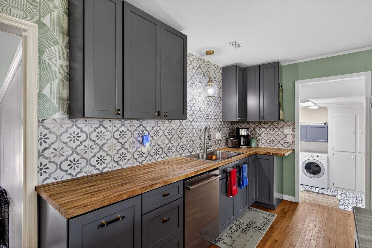 113 Virginia Street Photo 11