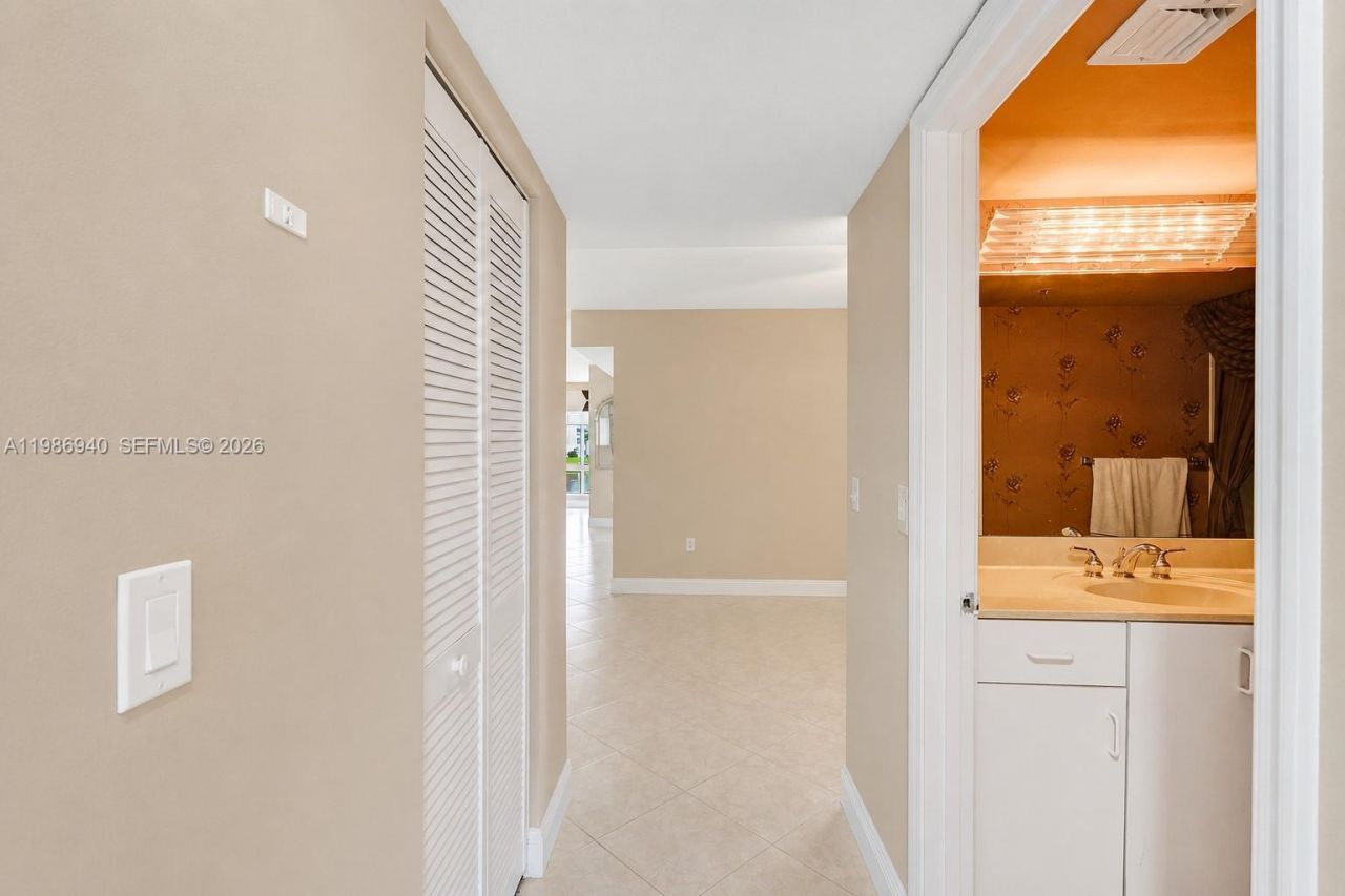 12547 Imperial Isle Dr, Unit 206, Boynton Beach, FL 33437 Photo