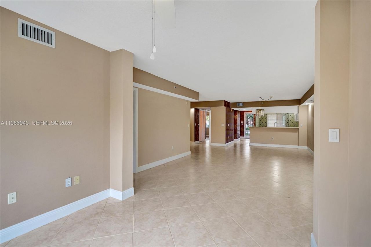 12547 Imperial Isle Dr, Unit 206, Boynton Beach, FL 33437 Photo
