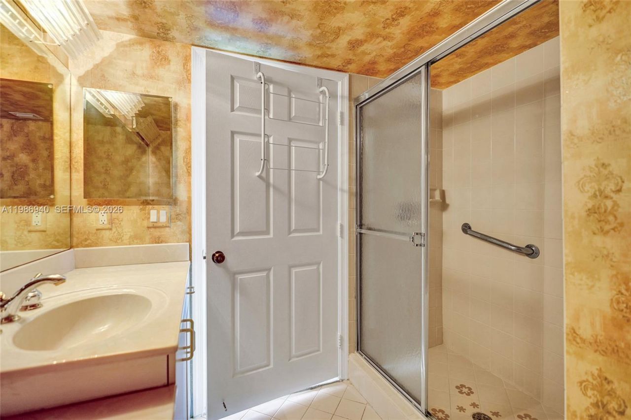 12547 Imperial Isle Dr, Unit 206, Boynton Beach, FL 33437 Photo