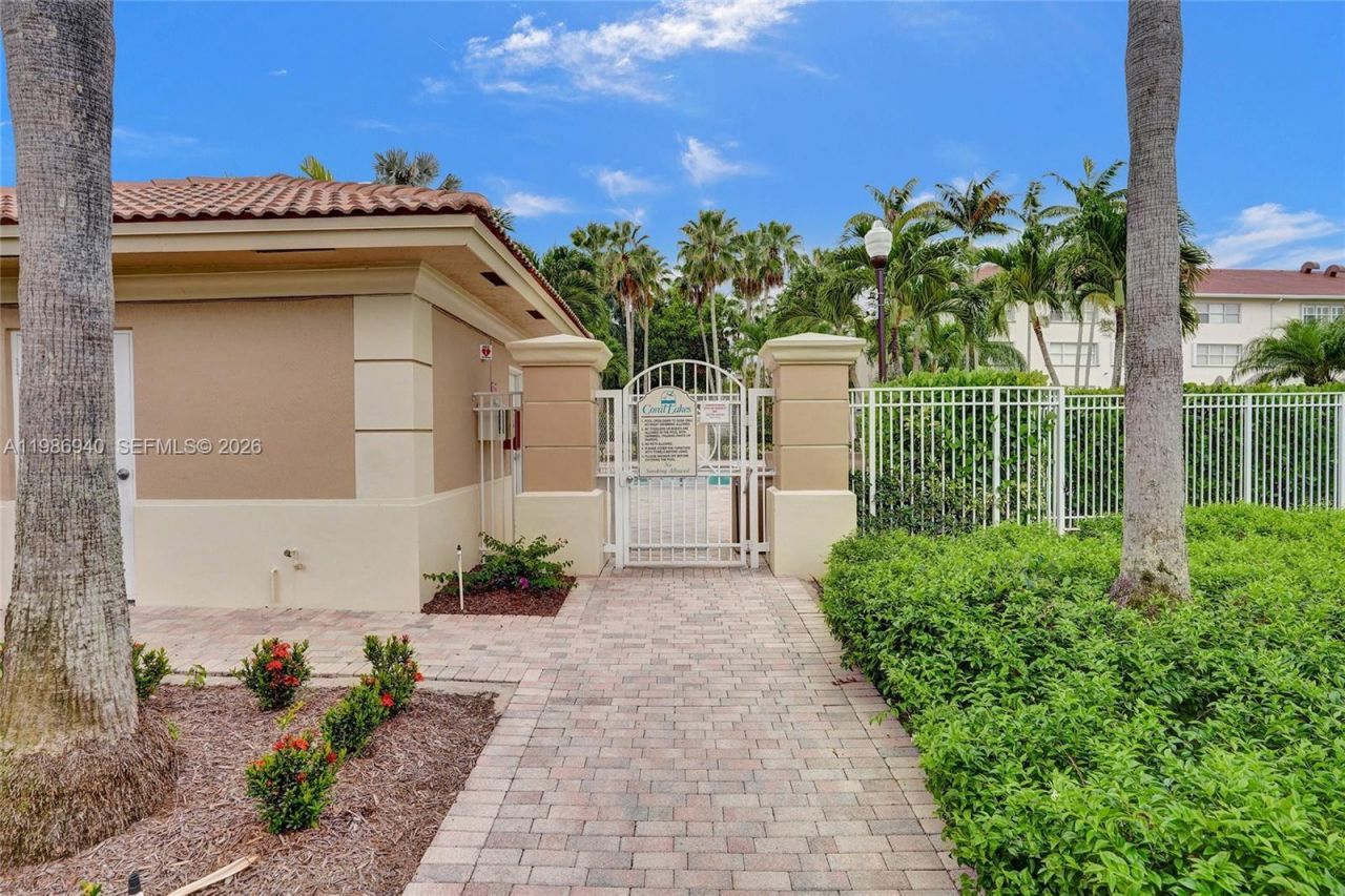 12547 Imperial Isle Dr, Unit 206, Boynton Beach, FL 33437 Photo