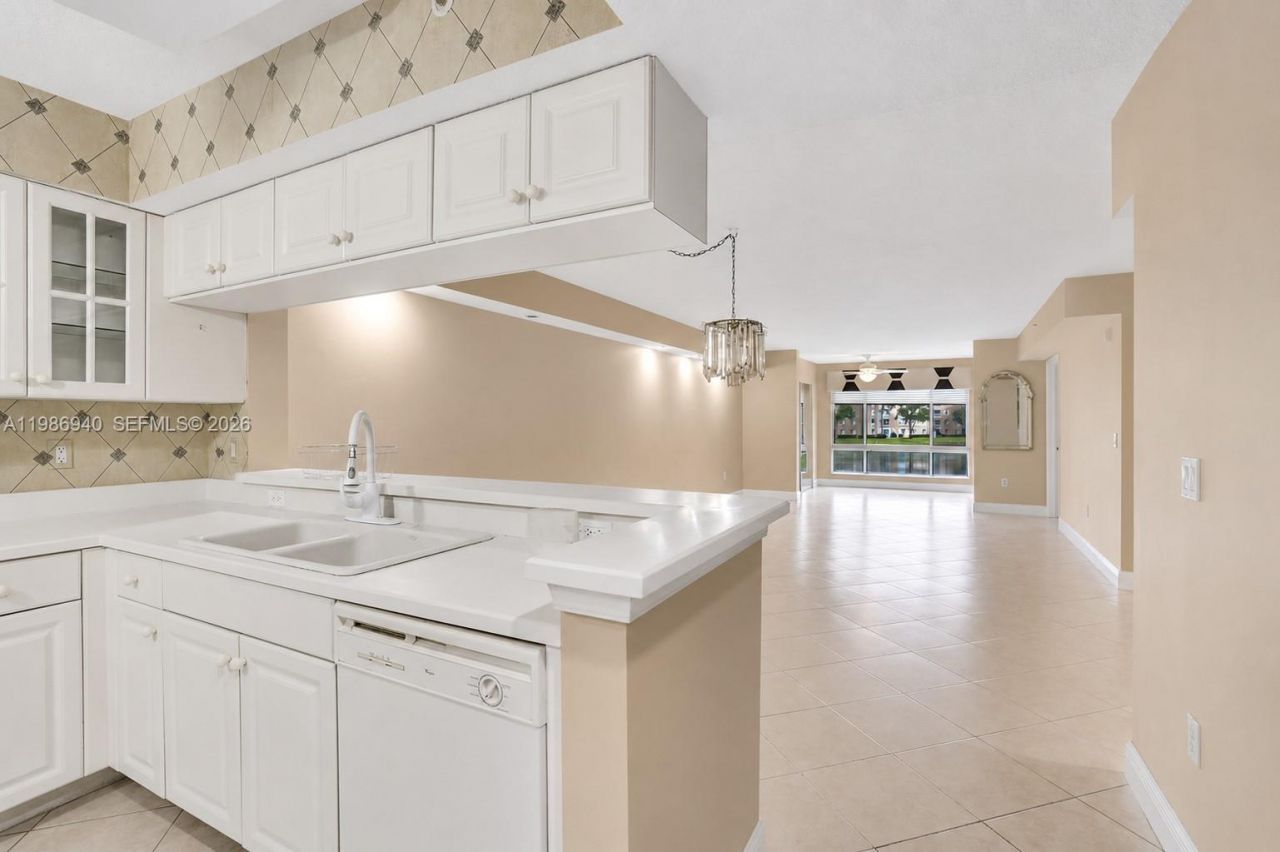 12547 Imperial Isle Dr, Unit 206, Boynton Beach, FL 33437 Photo
