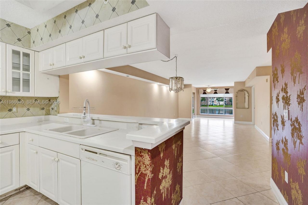12547 Imperial Isle Dr, Unit 206, Boynton Beach, FL 33437 Photo
