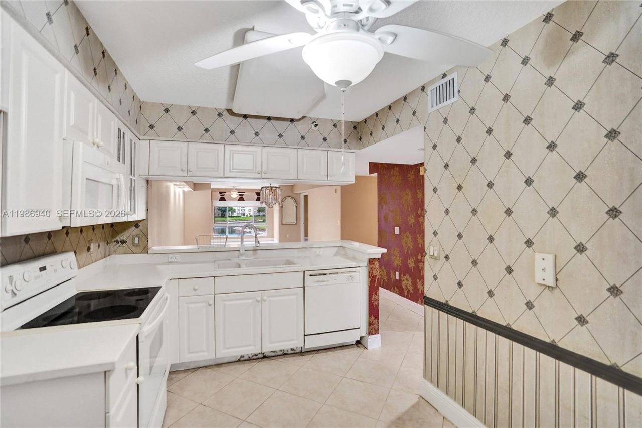 12547 Imperial Isle Dr, Unit 206, Boynton Beach, FL 33437 Photo