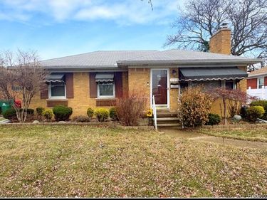 17619 Sprenger Avenue, Eastpointe, MI 48021