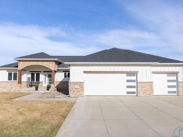 704 Kingston Circle, Sergeant Bluff, IA 51054