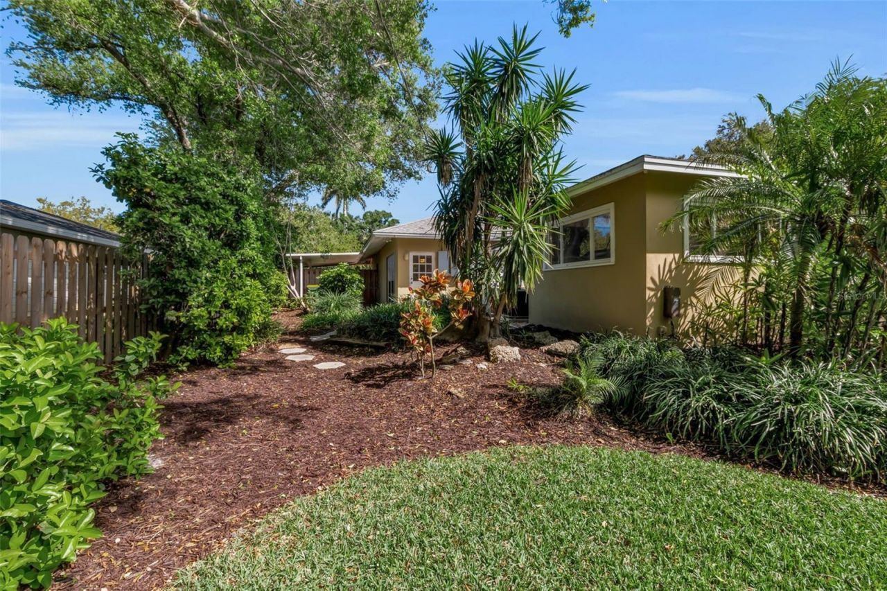 1714 South Drive, Sarasota, FL 34239 Photo