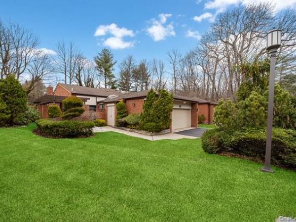 86 Dove Hill Drive , Manhasset, NY 11030