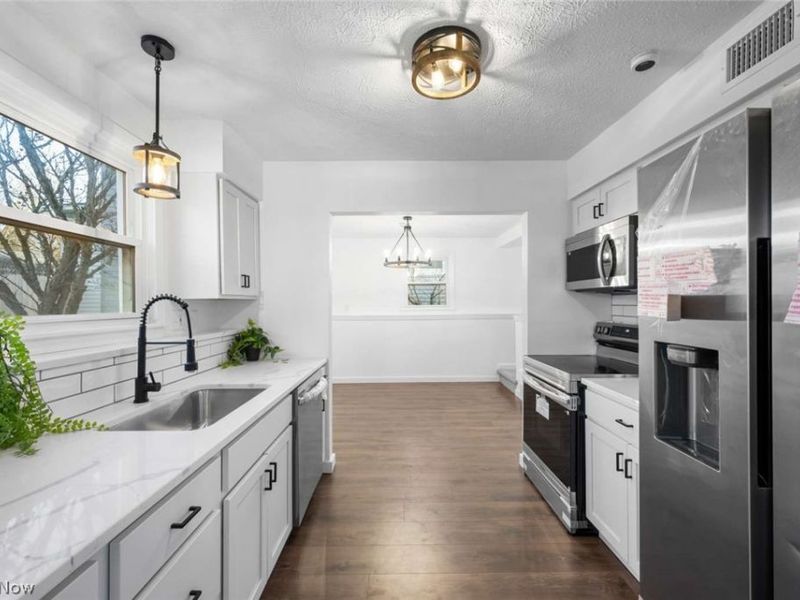 3041 Hudson Drive , Cuyahoga Falls, OH 44221 Photo 11