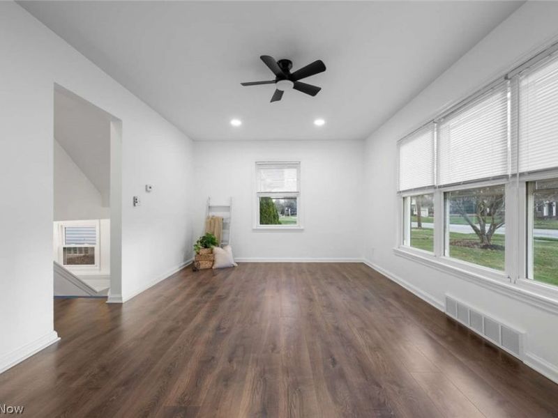 3041 Hudson Drive , Cuyahoga Falls, OH 44221 Photo 7