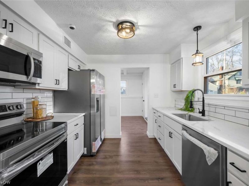 3041 Hudson Drive , Cuyahoga Falls, OH 44221 Photo 8