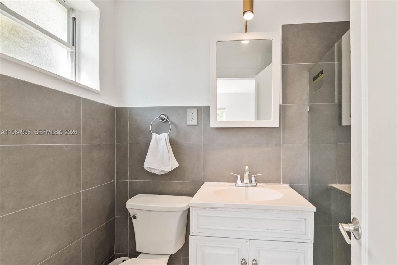 1275 Marseille Dr , Unit 35, Miami Beach, FL 33141 Photo