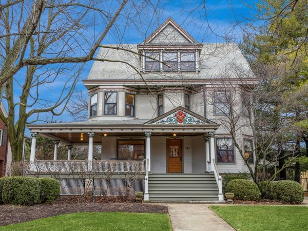 537 N Euclid Avenue , Oak Park, IL 60302