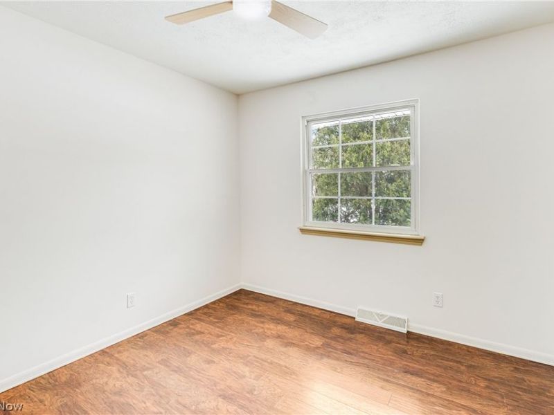 5468 Hoagland Blackstub Road, Cortland, OH 44410 Photo 14