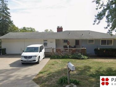 1807 Collins Drive, Bellevue, NE 68005