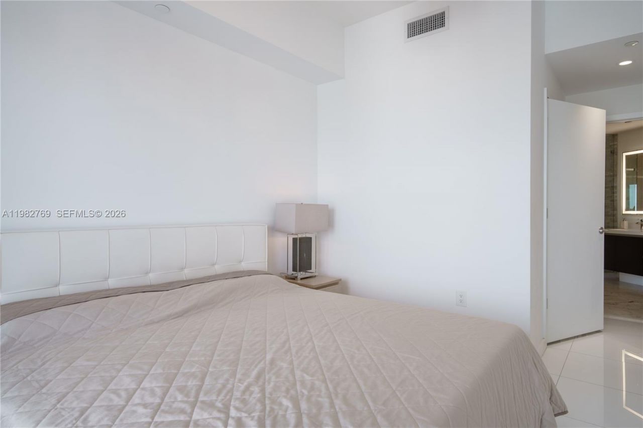 851 NE 1st Ave, Unit 4406, Miami, FL 33132 Photo