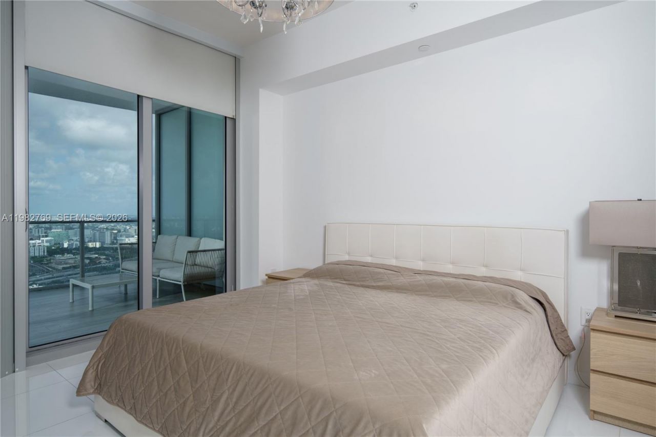 851 NE 1st Ave, Unit 4406, Miami, FL 33132 Photo