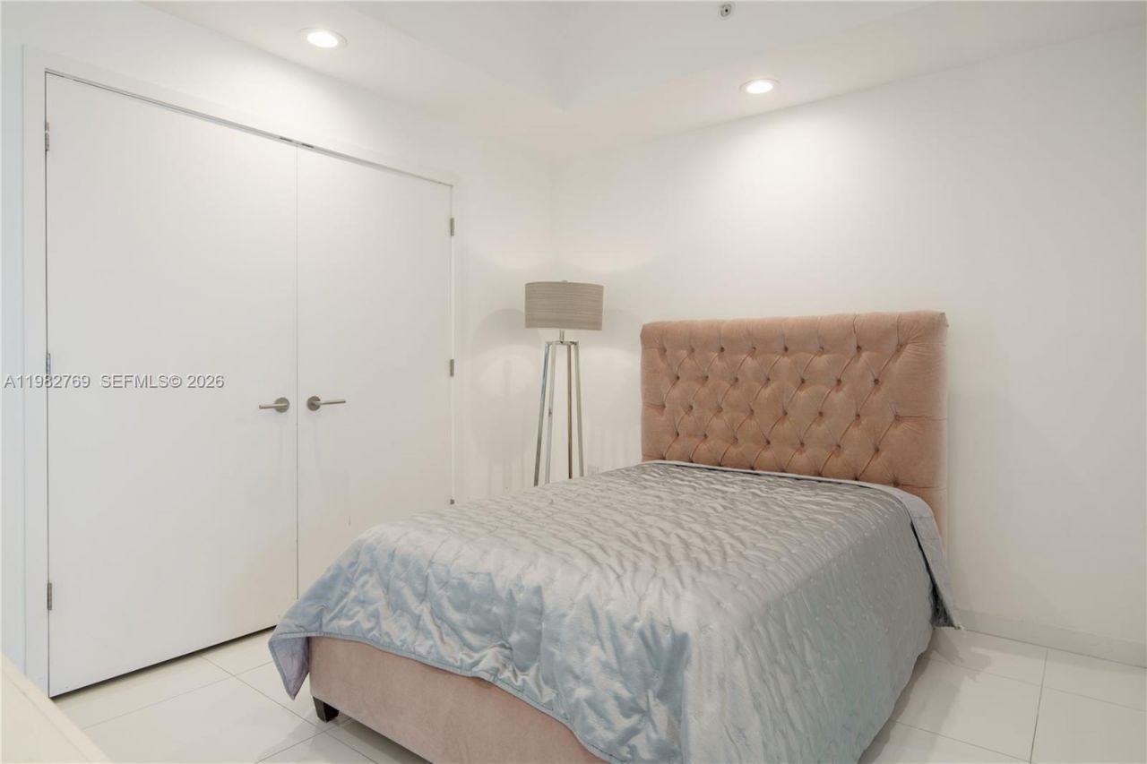 851 NE 1st Ave, Unit 4406, Miami, FL 33132 Photo