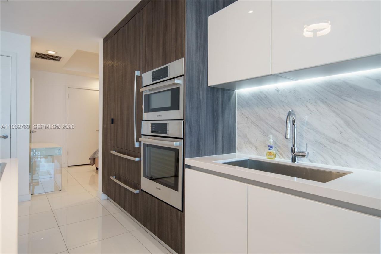 851 NE 1st Ave, Unit 4406, Miami, FL 33132 Photo