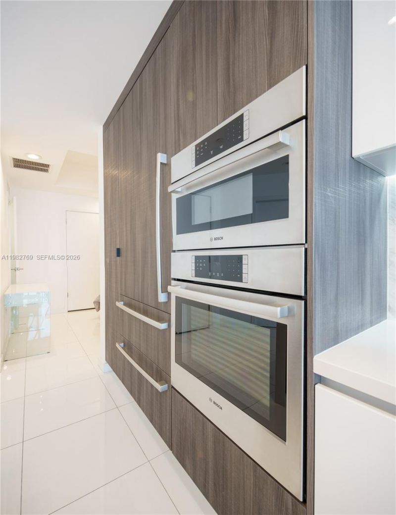 851 NE 1st Ave, Unit 4406, Miami, FL 33132 Photo