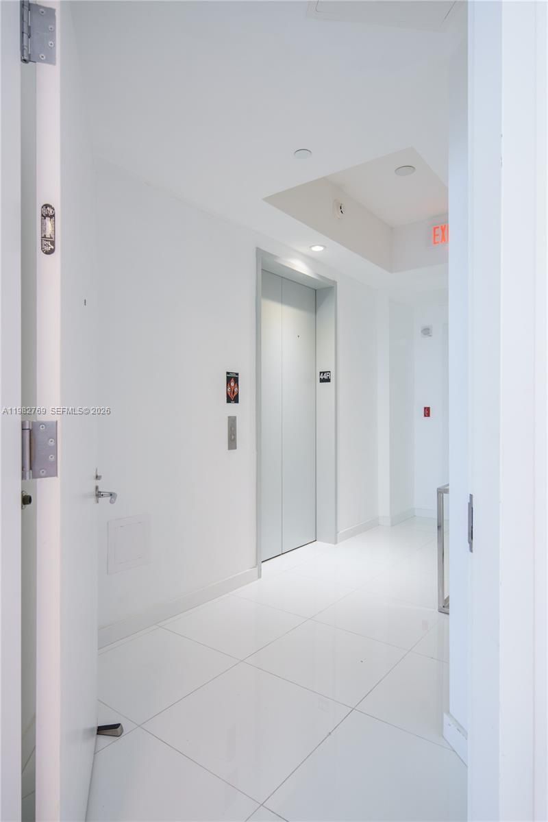 851 NE 1st Ave, Unit 4406, Miami, FL 33132 Photo