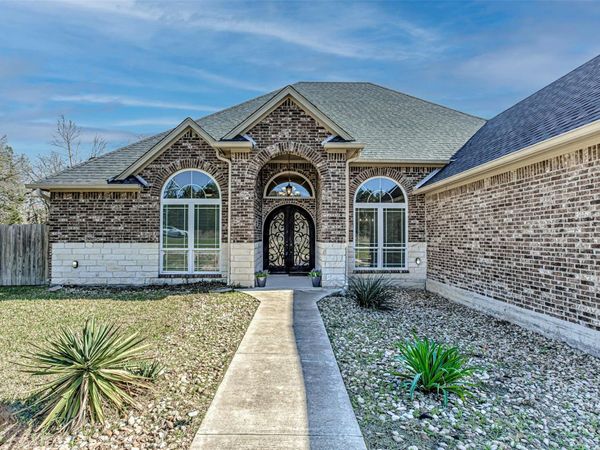105 Arbors CIR , Elgin, TX 78621