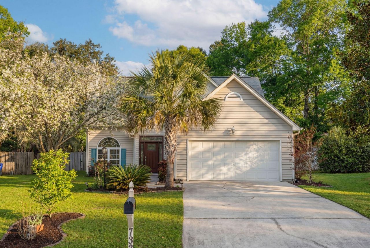 733 Ginglis Way Mount Pleasant, SC 29464