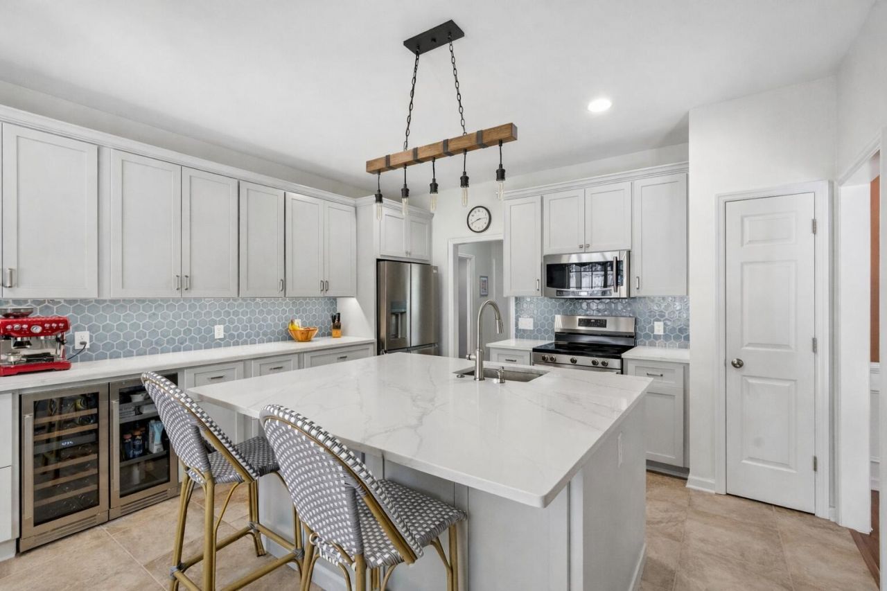 733 Ginglis Way Photo 15