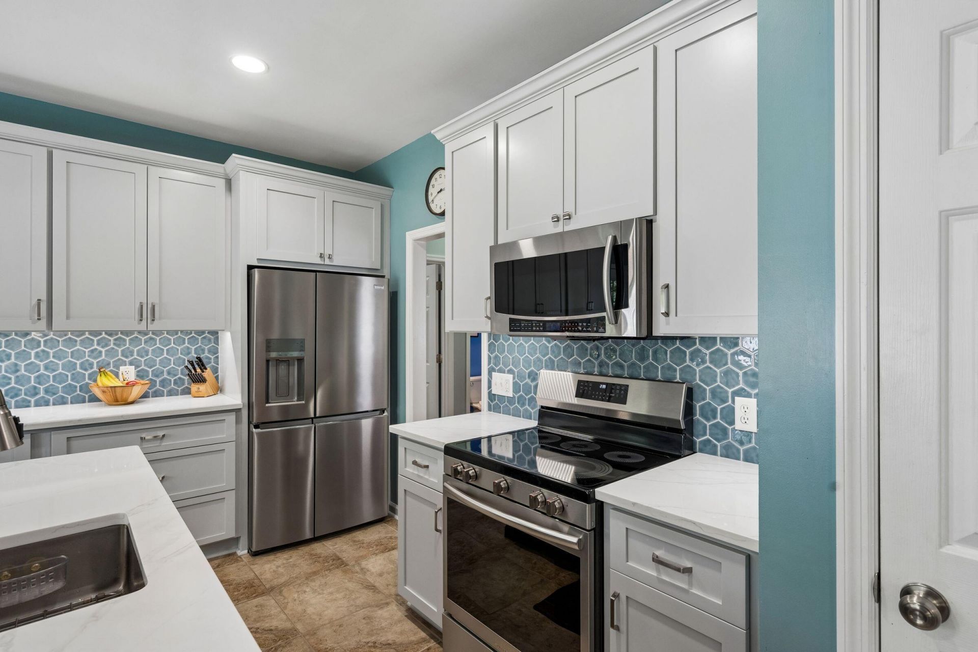 733 Ginglis Way Photo 15