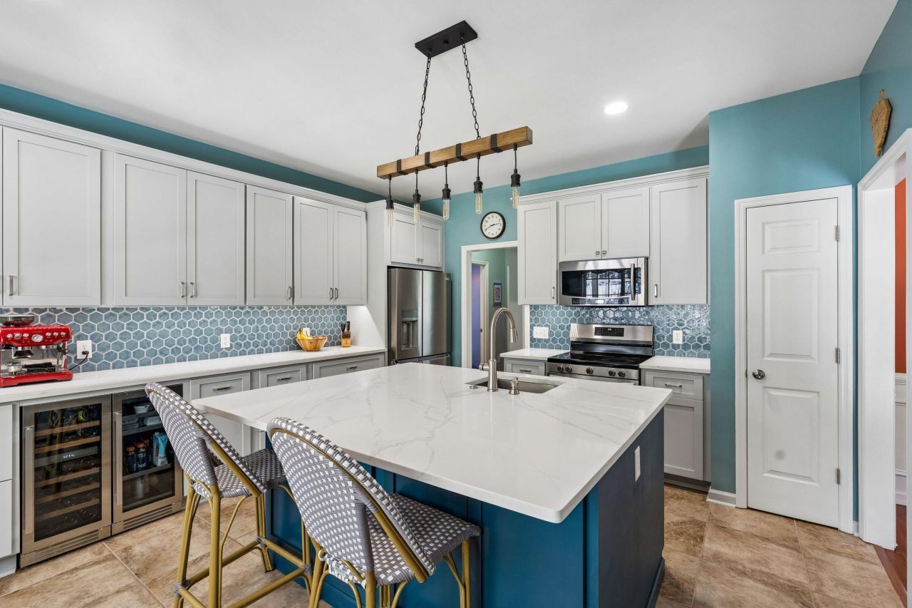 733 Ginglis Way Photo 16