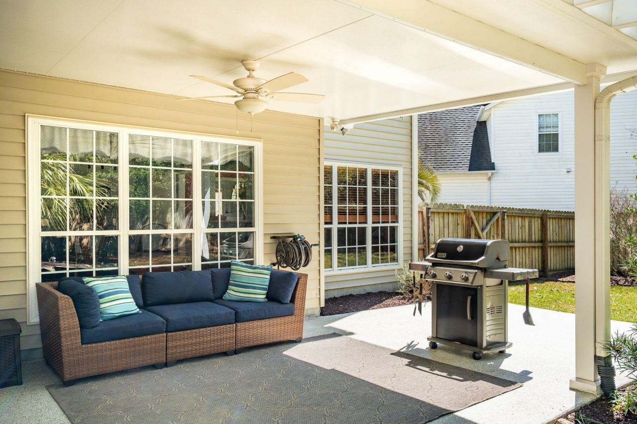 733 Ginglis Way Photo 18