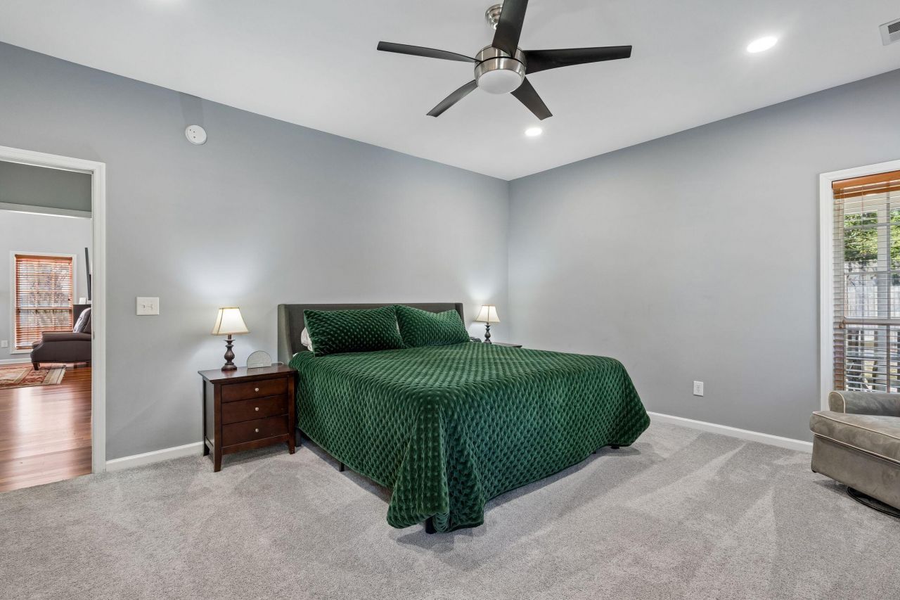 733 Ginglis Way Photo 19