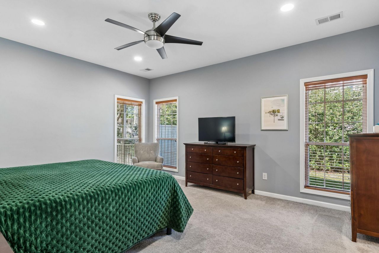 733 Ginglis Way Photo 21