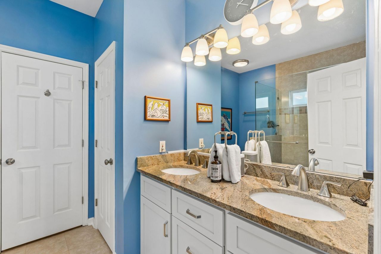 733 Ginglis Way Photo 22