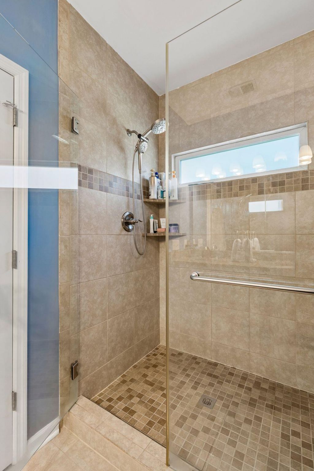 733 Ginglis Way Photo 23