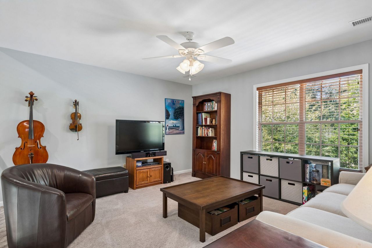 733 Ginglis Way Photo 24