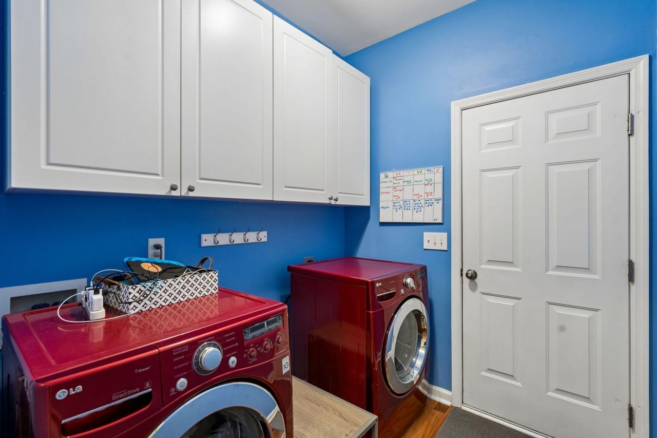 733 Ginglis Way Photo 32