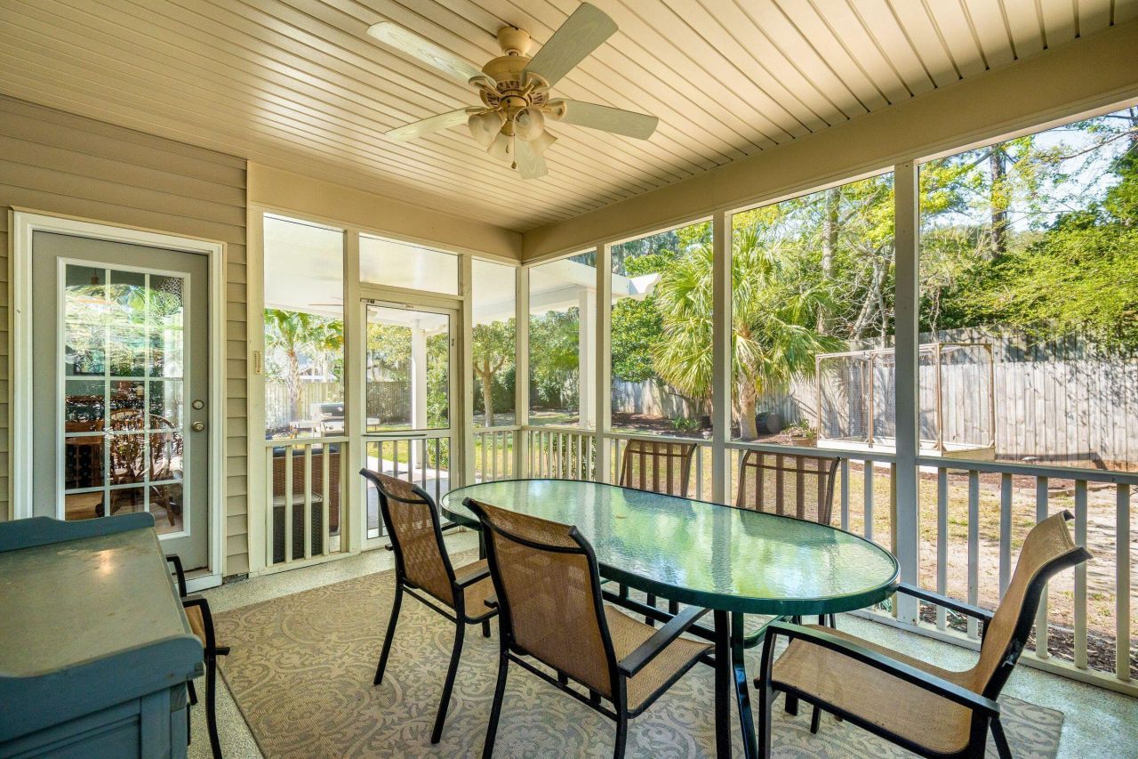 733 Ginglis Way Photo 35