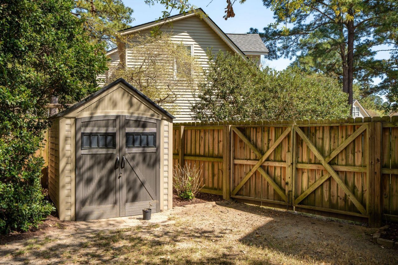 733 Ginglis Way Photo 37