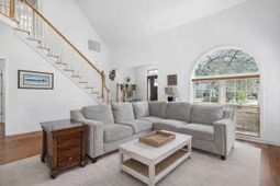 733 Ginglis Way photo 4