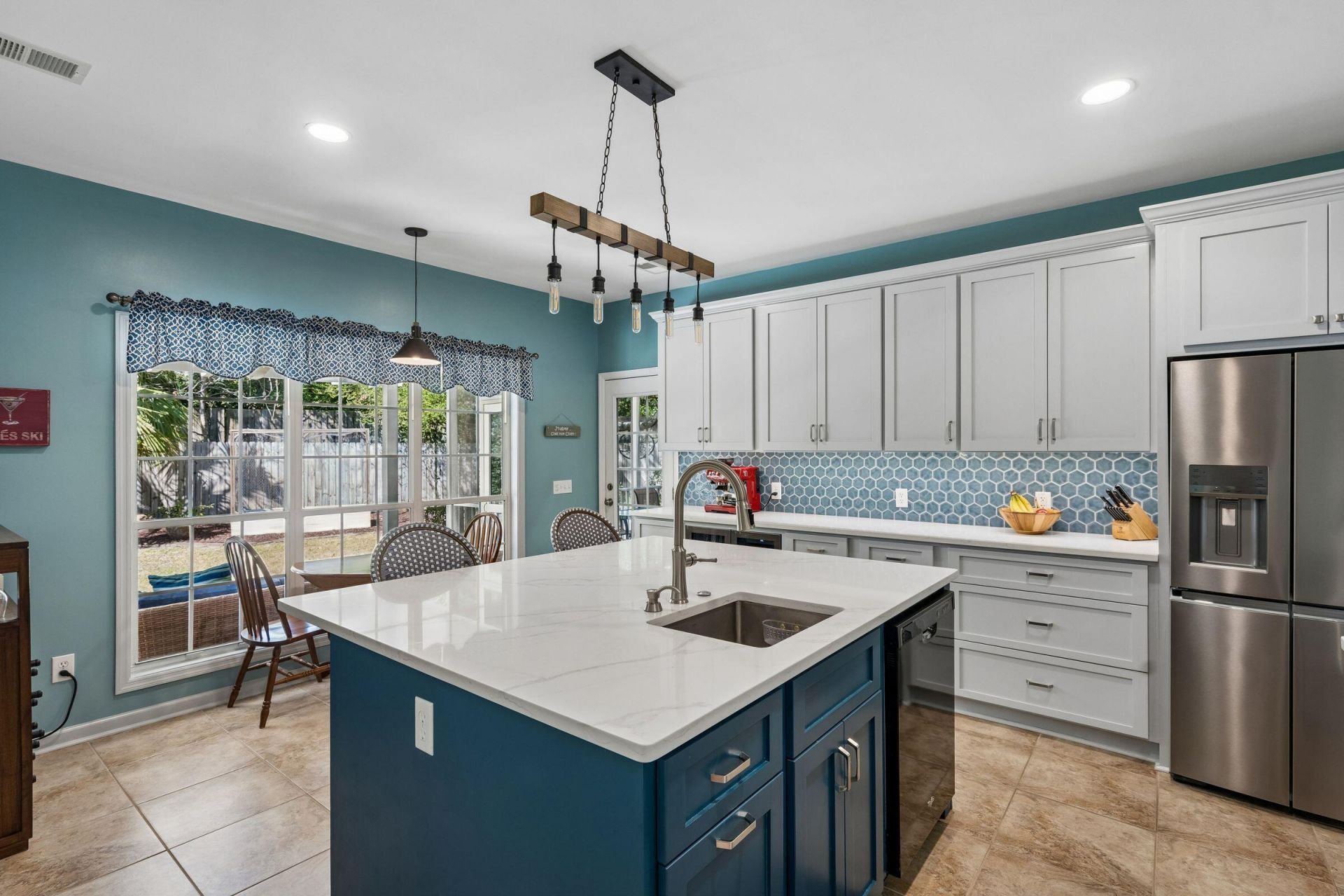 733 Ginglis Way Photo 5