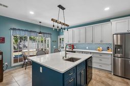 733 Ginglis Way photo 4