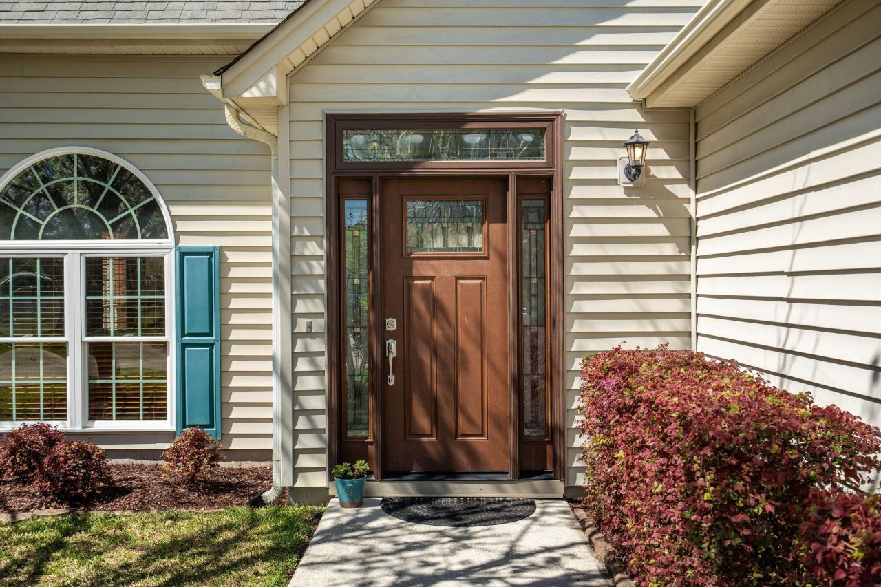 733 Ginglis Way Photo 6