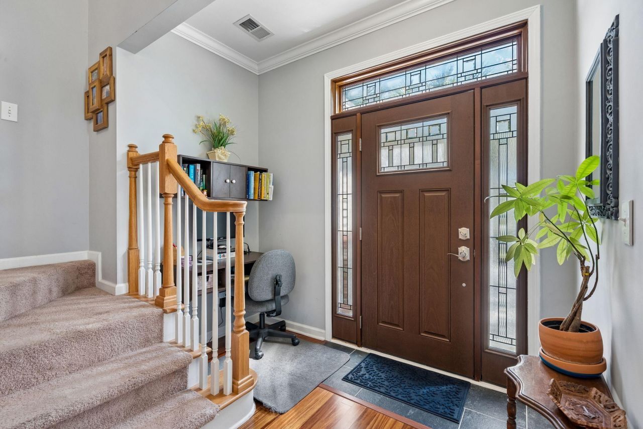 733 Ginglis Way Photo 7