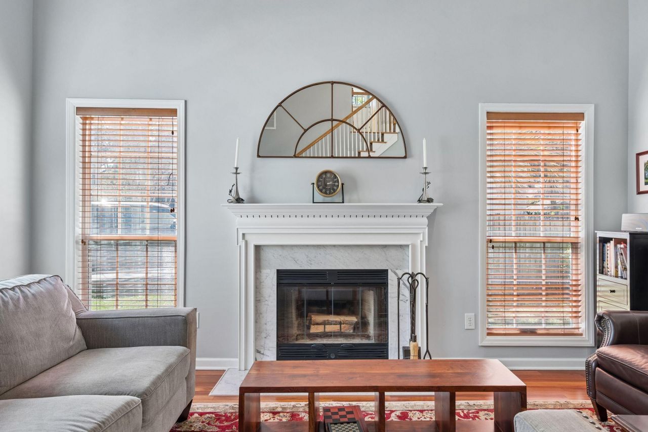 733 Ginglis Way Photo 9