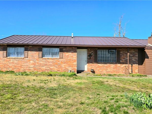 906 14th Street , Rogers, AR 72756