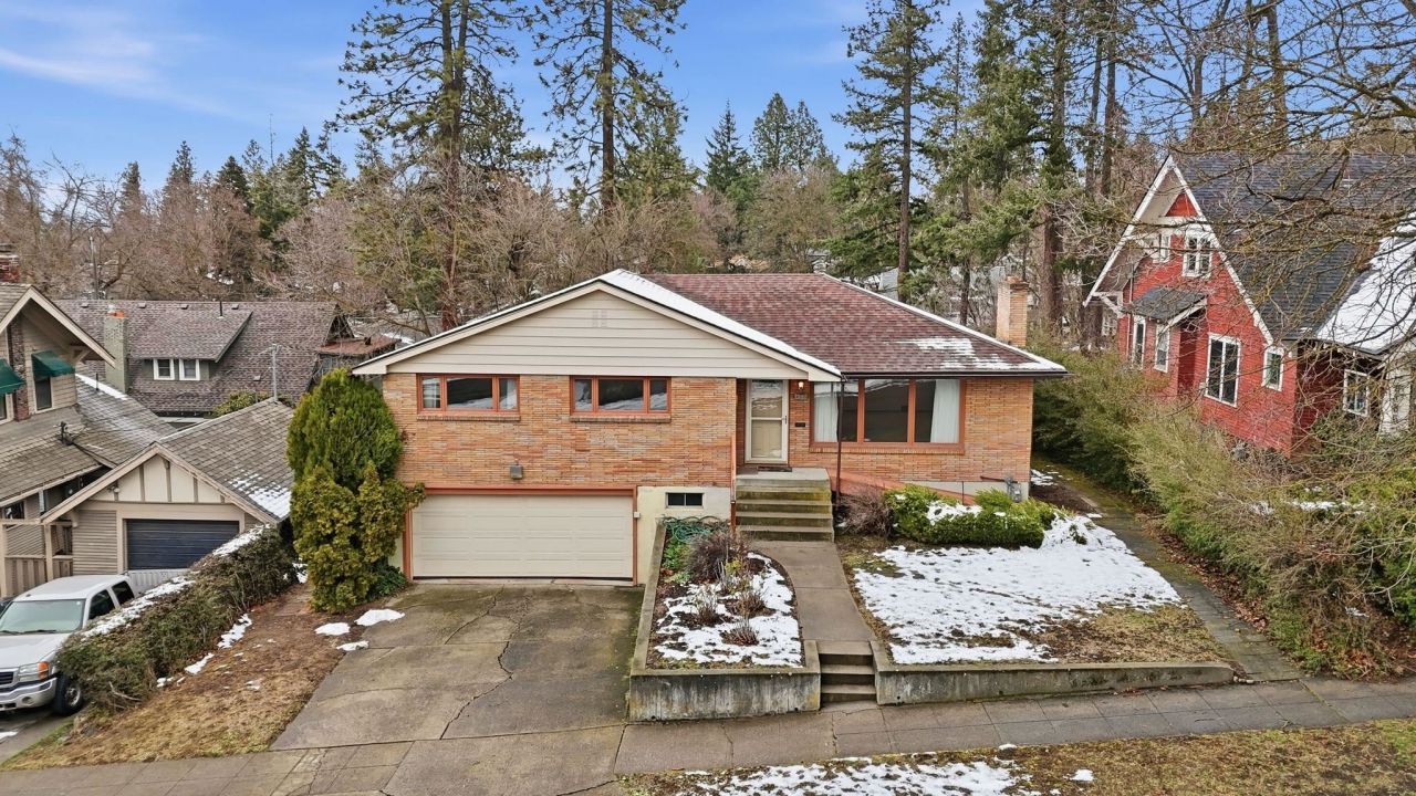 1022 W 16th Ave, Spokane, WA 99203 Main Photo