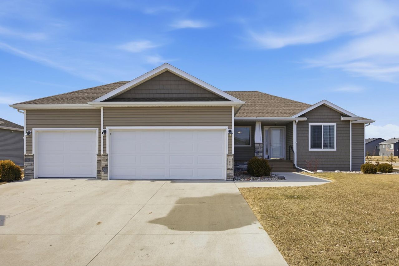 7045 14th Street S, Fargo, ND 58104 Main Photo