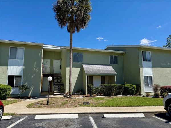 556 FAIRWAYS CIRCLE , Unit B, OCALA, FL 34472